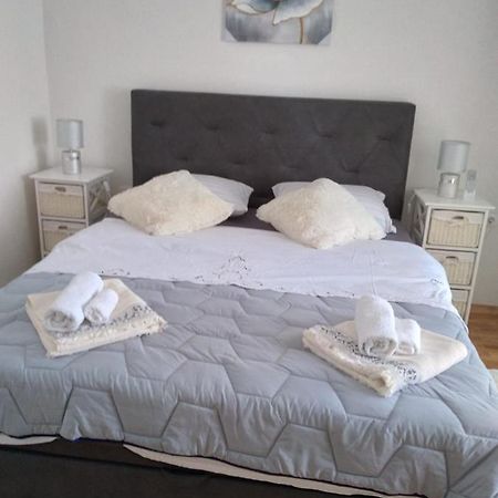 Romance Apartment โปดสตรานา ภายนอก รูปภาพ